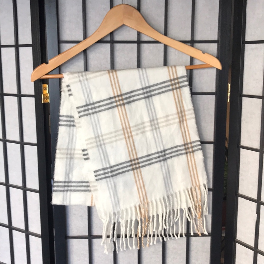 White, plaid scarf.